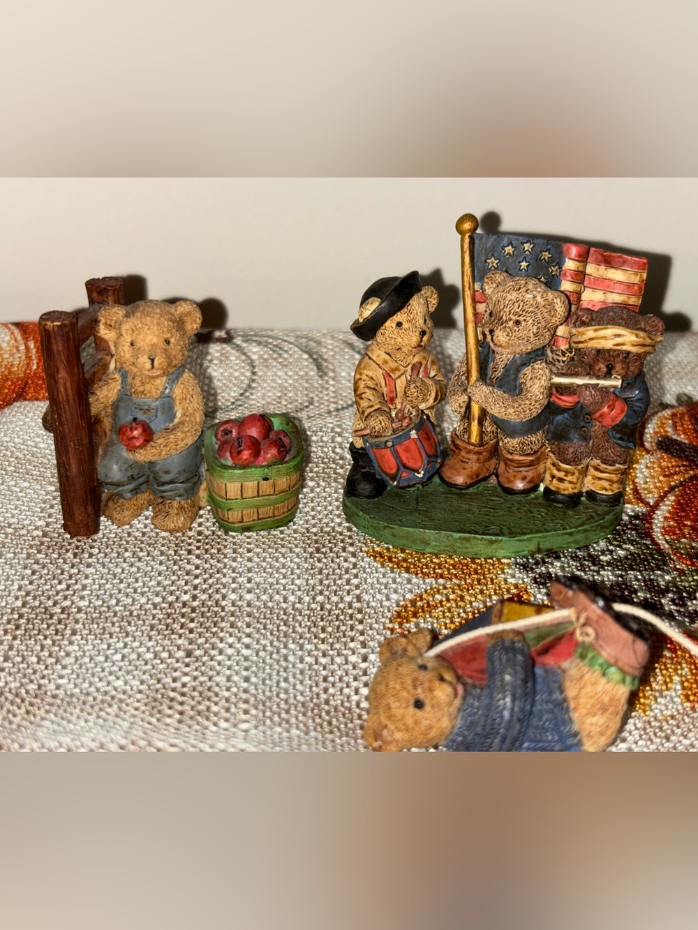 Hand-Painted Figurine Set of 7 holiday bears - Picture 4 of 7